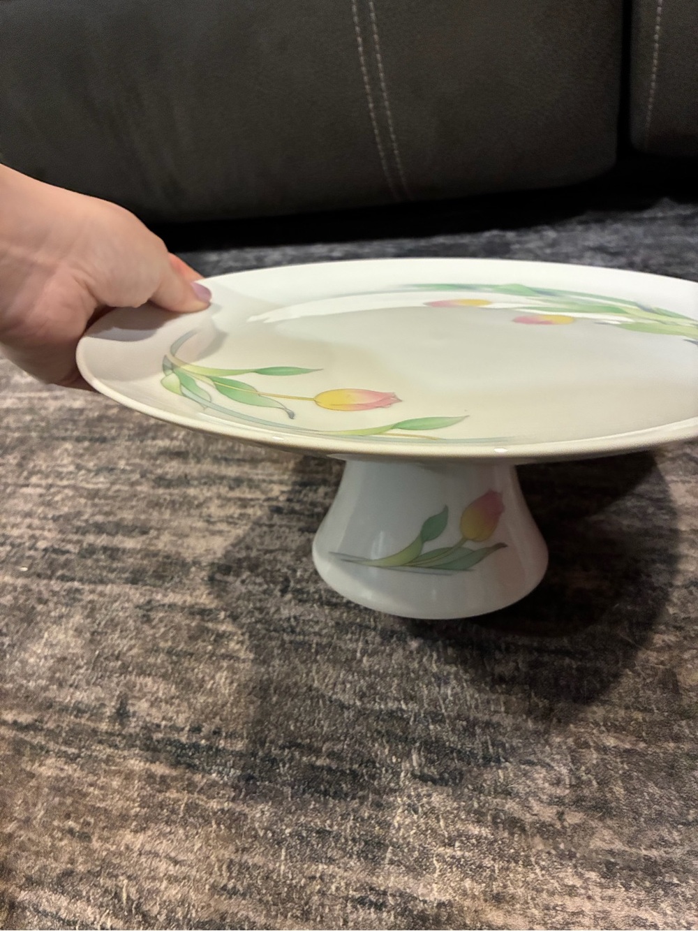 Ceramic Pedestal Cake Stand with Tulip Motif - White - Picture 2 of 5